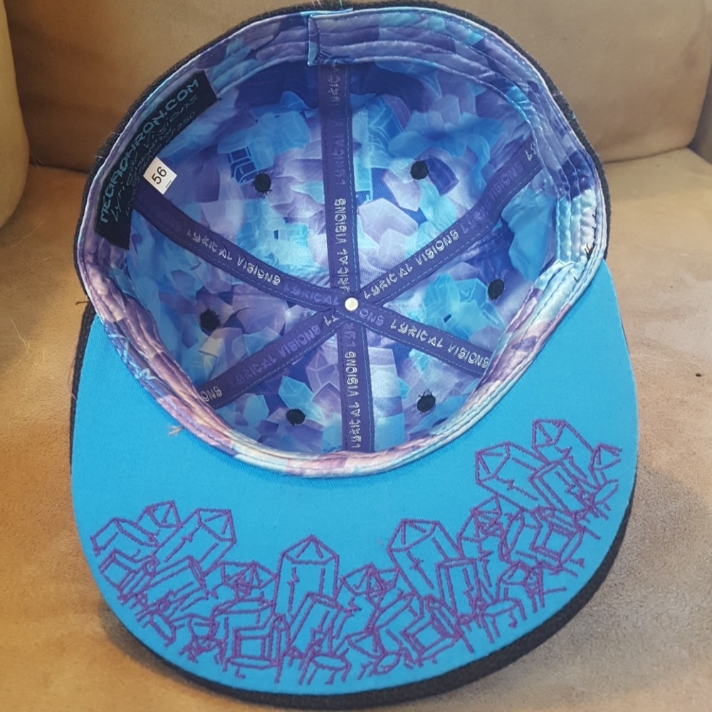 Flat bill crystal hat size 56